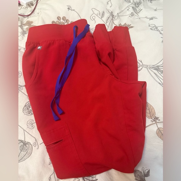 Figs Zamora jogger size small petite winning red euc - Picture 2 of 4